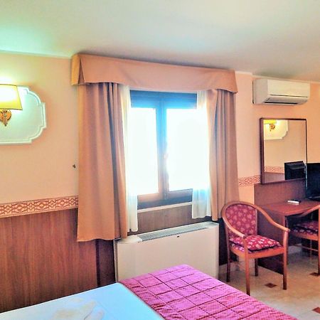 Hotel Riviera Fiumicino Exteriör bild