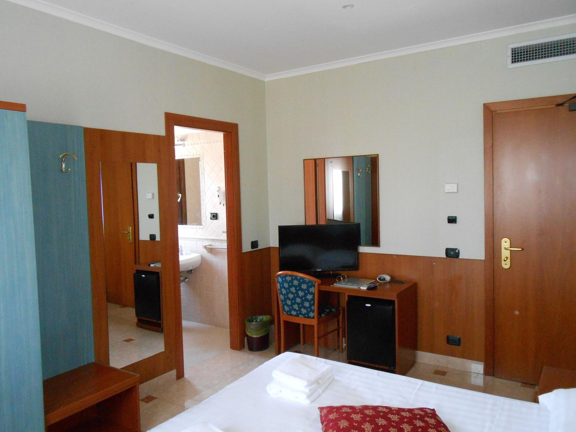 Hotel Riviera Fiumicino Exteriör bild