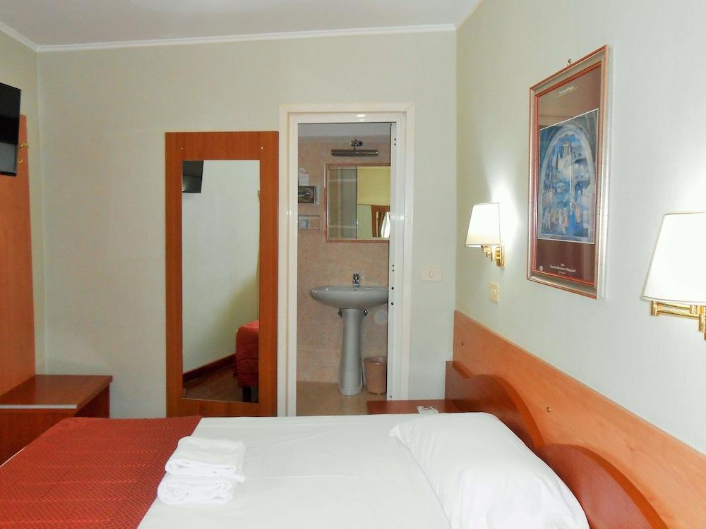 Hotel Riviera Fiumicino Exteriör bild