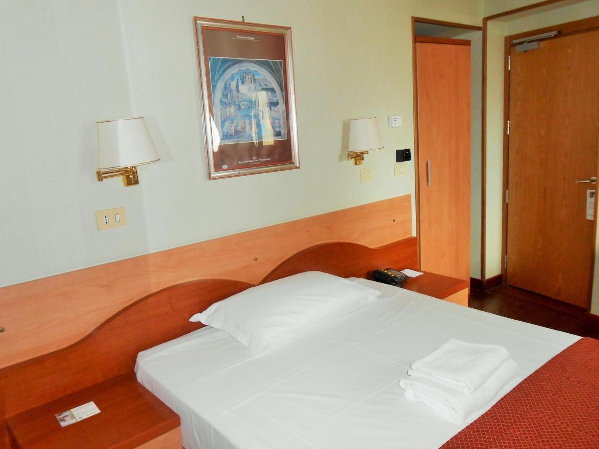 Hotel Riviera Fiumicino Exteriör bild
