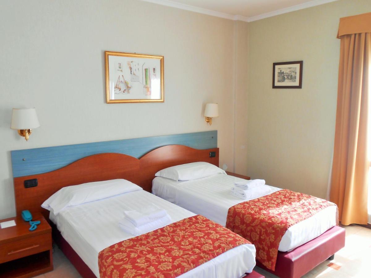 Hotel Riviera Fiumicino Exteriör bild
